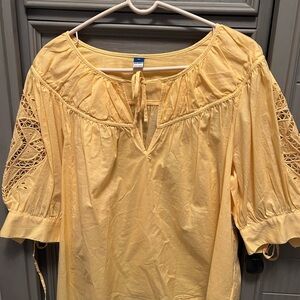 Old Navy yellow eyelet top NWT size XL